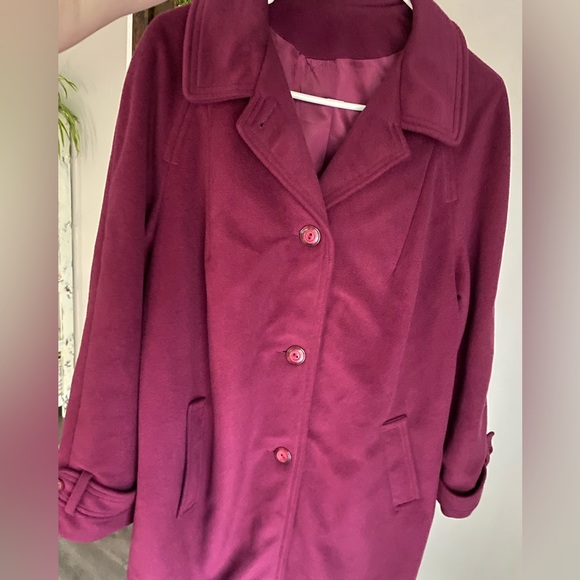 Veloura brand 1960’s Womens peacoat. Like new condition. Deep plum/purple. - Picture 2 of 12